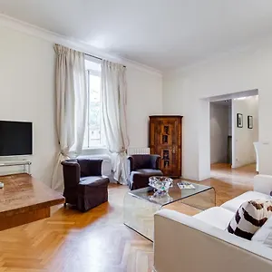 https://pantheon-exclusive-house.it-romehotels.com